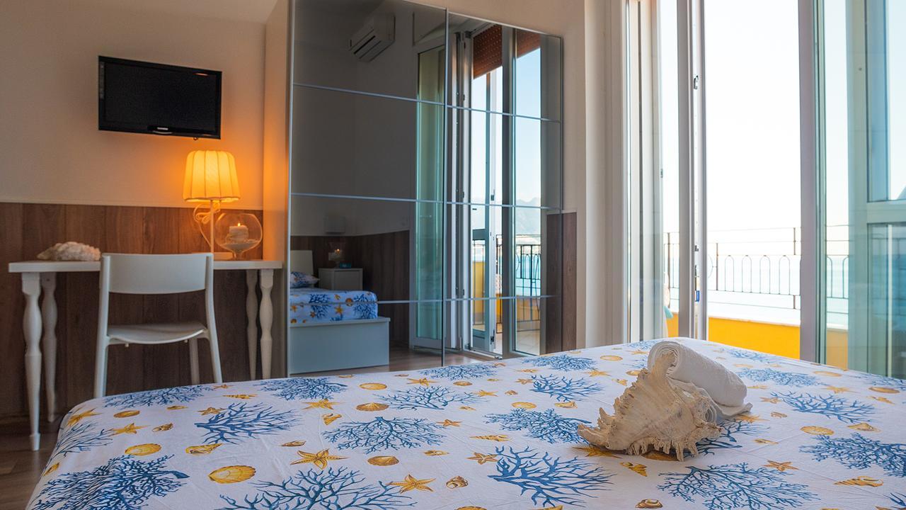 B&B Tramonto Sul Mare ซาแลร์โน ภายนอก รูปภาพ